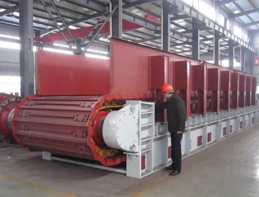 Heavy Duty Conveying Hoisting Machine Apron Feeder For Limestone Rock Convey